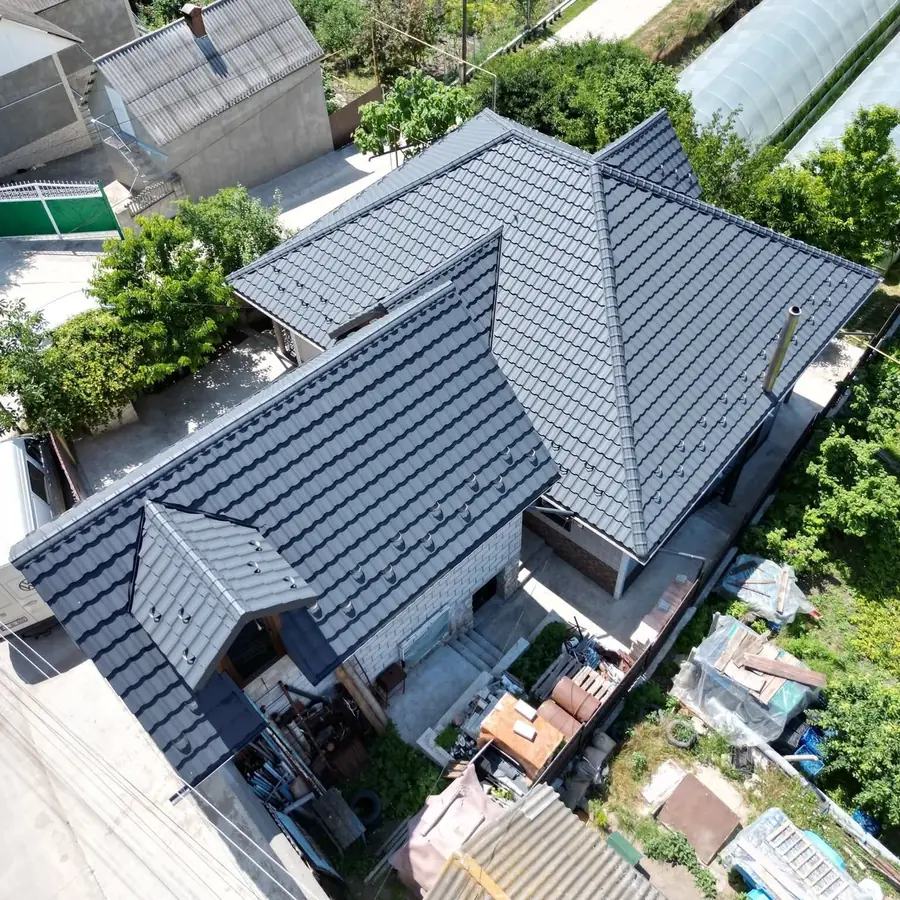 Acoperiș închis complet la casă cu mansardă